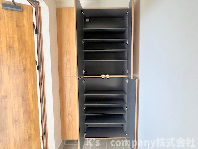 ●高座郡寒川町小谷3丁目　新築戸建の収納|玄関横のシューズインクローゼット付き☆