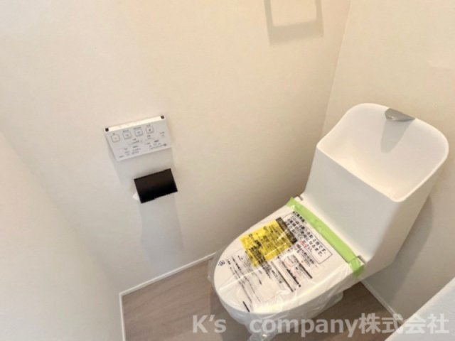 ●高座郡寒川町小谷3丁目　新築戸建のトイレ|白を基調とした清潔感のあるトイレ◇