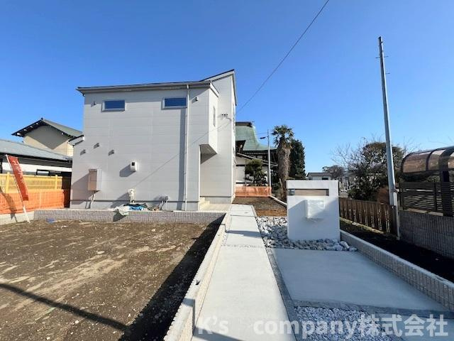 ●高座郡寒川町小谷3丁目　新築戸建の駐車場|駐車スペースと外観写真◇