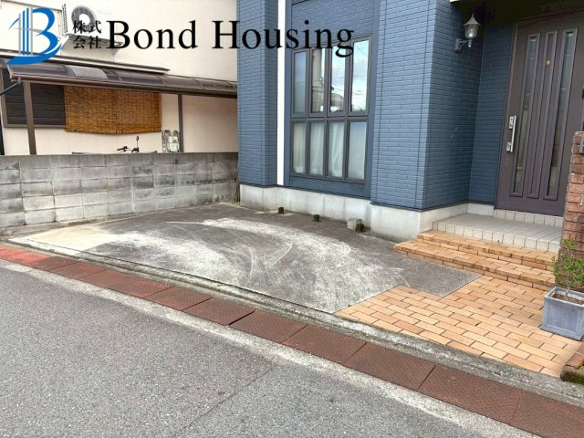 開放的な角地・お車２台駐車可・大久保町松陰　築２４年