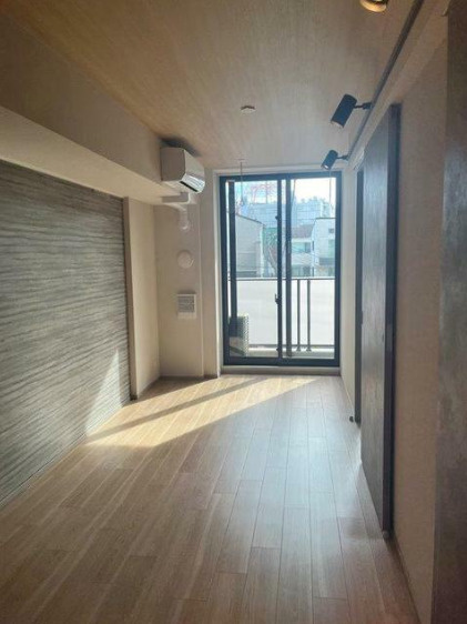 ブランシエスタ目黒中央町　新築　ペット相談　フィットネスルーム　ワークラウンジの居間・リビング