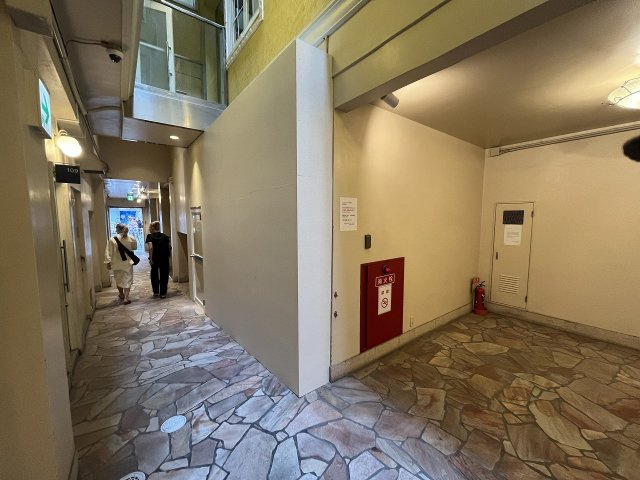 大阪市中央区西心斎橋１丁目の店舗事務所の外観