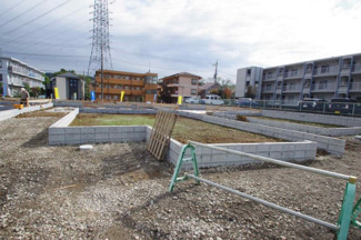 【外観】 | 【仲介手数料無料！！】日野市平山４丁目　新築戸建て（全14棟）3号棟　4680万円 | 令和７年10月20日撮影　建築中