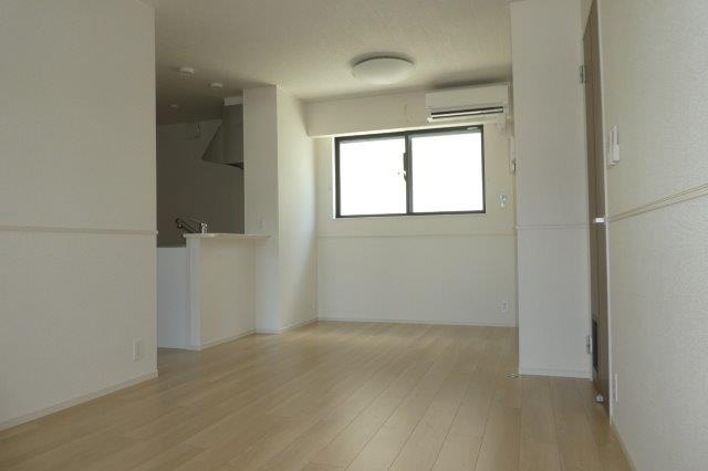 リジョイス井尻野Aの居間・リビング