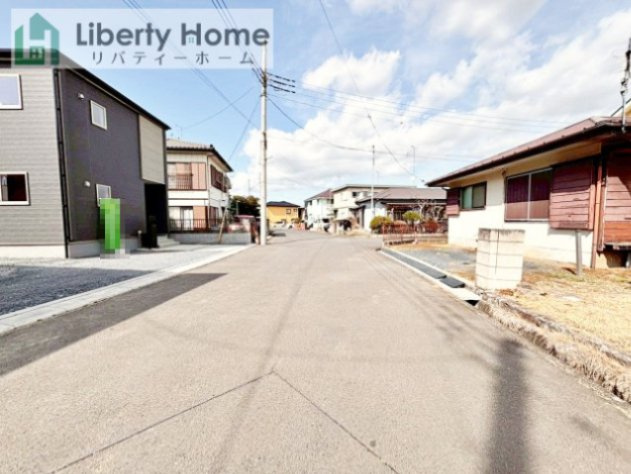 笠間市吉岡第1　新築戸建の前面道路含む現地写真