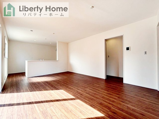 笠間市吉岡第1　新築戸建の居間・リビング