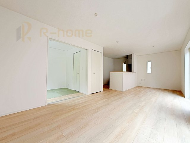 つくば市自由ケ丘第10　新築戸建て　1号棟の居間・リビング|広々としたLDK♪充分な広さがあり、ご家族でインテリアのレイアウトを考えるのも楽しみですね！