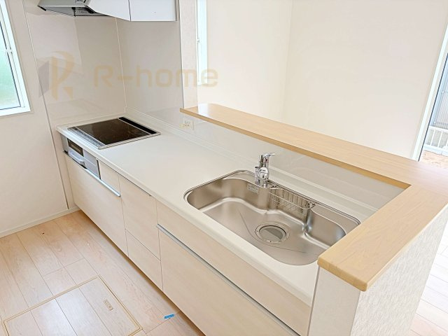 つくば市自由ケ丘第10　新築戸建て　1号棟のキッチン|ＩＨクッキングヒーターで空気もクリーン、お掃除もラクラク♪キッチン周りが清潔に保てます。