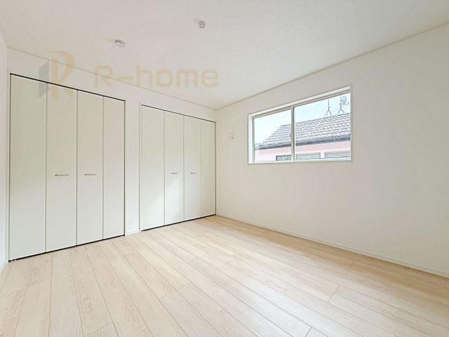 つくば市自由ケ丘第10　新築戸建て　1号棟の洋室|どんな部屋家具も合わせやすいシンプルな洋室！
たっぷりの日差しと心地よい風が舞い込む住まい♪