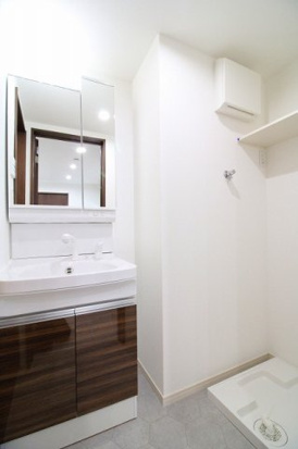 THE NOBLES 諏訪野町Ⅱの洗面所|広い洗面スペース