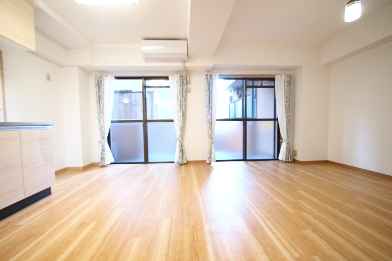 ライオンズマンション栄第３の居間・リビング|こちらのリビングで趣味の時間をお楽しみください