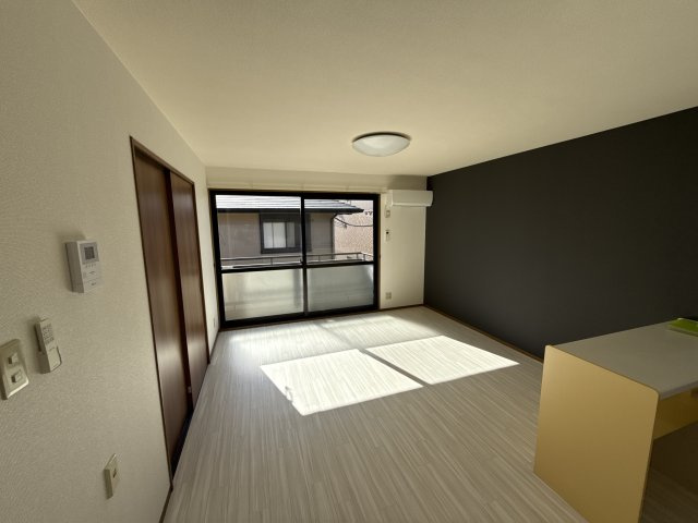 ジーライズ飾磨プランレーヌA棟の居間・リビング