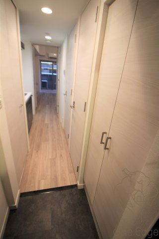 プレサンス南森町ライズの玄関