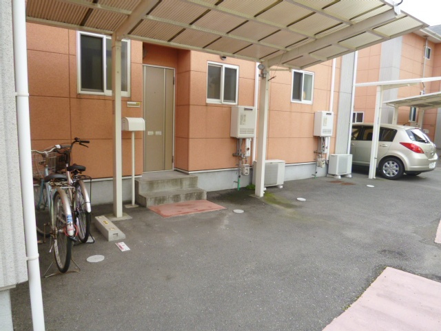 ラセットビレッジMG【キャッシュバック対象物件】のエントランス|清潔なエントランスです