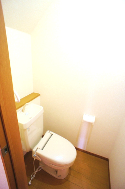 ラセットビレッジMG【キャッシュバック対象物件】のトイレ|ゆったりとした空間のトイレです