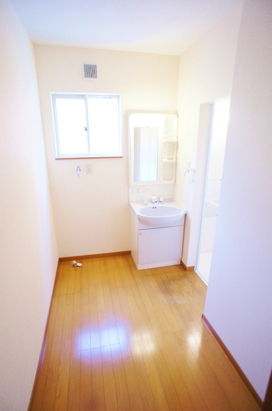 ラセットビレッジMG【キャッシュバック対象物件】の洗面所|忙しい朝には欠かせない洗面所です