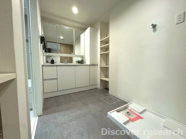 エルフォレスト　ガーデンウィング棟の脱衣所|【脱衣場】
広々とした脱衣所で洗濯や身支度などがしやすそうです。