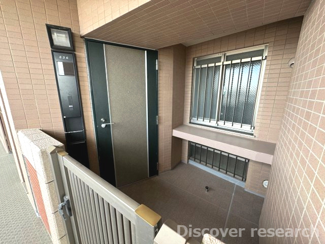 エルフォレスト　ガーデンウィング棟の玄関|【玄関ポーチ（3.93㎡）】