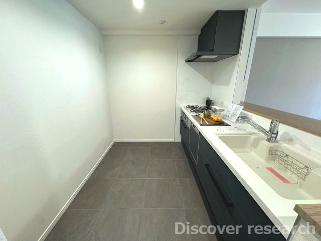 エルフォレスト　ガーデンウィング棟のキッチン|【キッチン】
空間が広く冷蔵庫や食器棚を配置しても広々とご使用になれます。