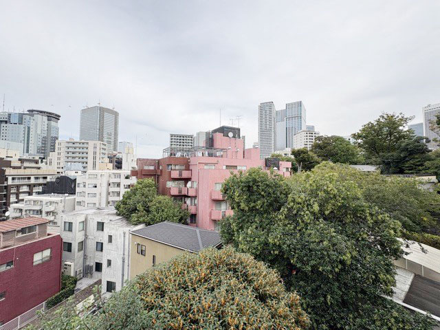 【展望】 | メゾン赤坂 | 眼前に広がる空の雄大さと、このお部屋の自慢の一つである「眺望」をご覧ください。毎日、この景色を独り占めできる新生活に夢が広がります。～即日のご見学可能～　お問合せはお気軽にどうぞ。
