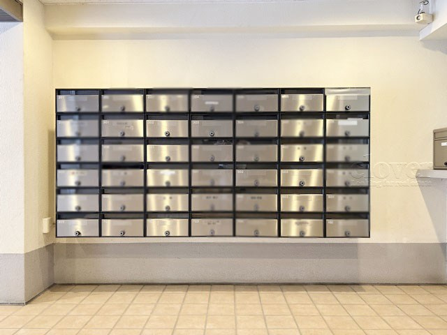 【設備】 | メゾン赤坂 | 郵便物を受け入れる住民共用のポスト。「集合ポスト」とも呼びます。ここもまた、マンションの「顔」のひとつです。～即日のご見学可能～　お問合せはお気軽にどうぞ。
