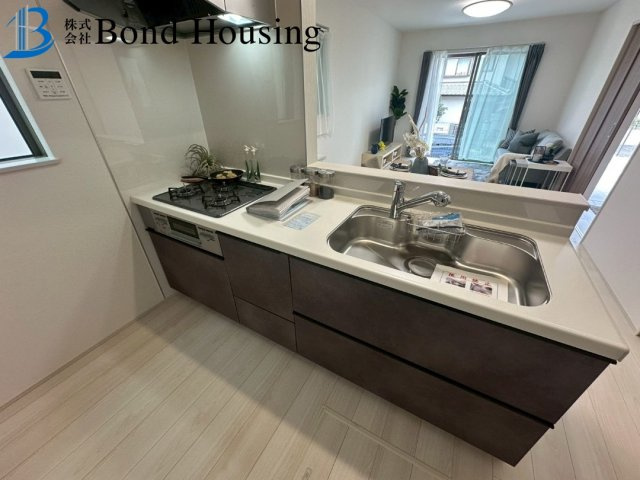 「小学校徒歩13分」「お車並列2台可」桃山台3丁目 1号棟のキッチン