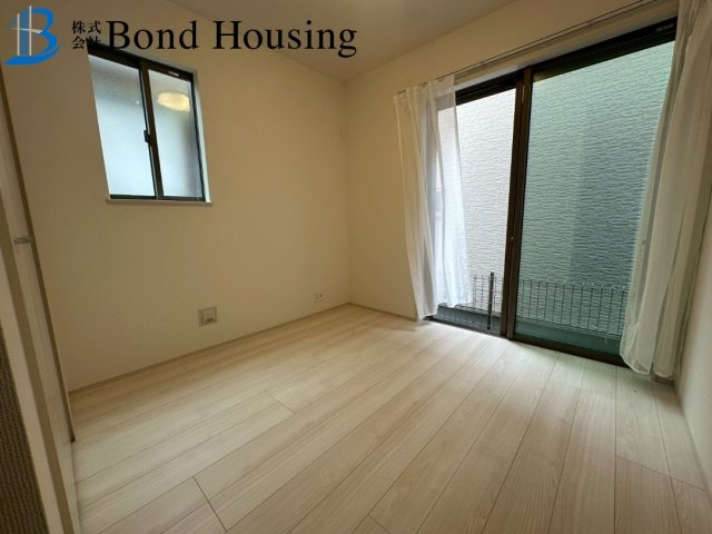 「小学校徒歩13分」「お車並列2台可」桃山台3丁目 1号棟の洋室