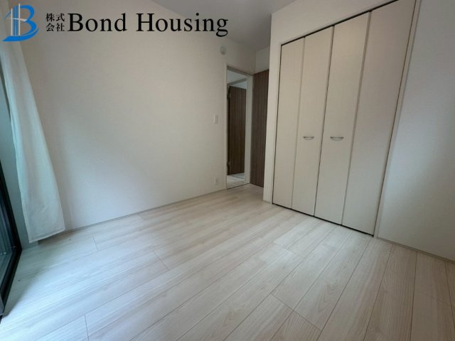 「小学校徒歩13分」「お車並列2台可」桃山台3丁目 1号棟の洋室