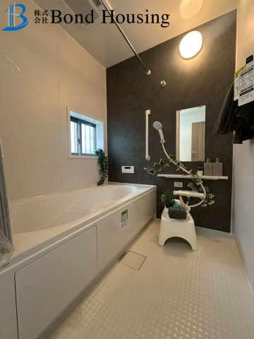 「小学校徒歩13分」「お車並列2台可」桃山台3丁目 1号棟の浴室