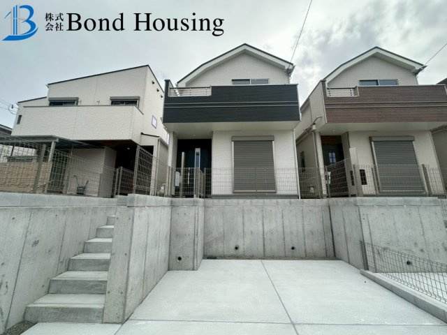 「小学校徒歩13分」「お車並列2台可」桃山台3丁目 1号棟