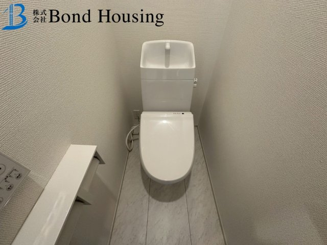 「小学校徒歩13分」「お車並列2台可」桃山台3丁目 1号棟のトイレ