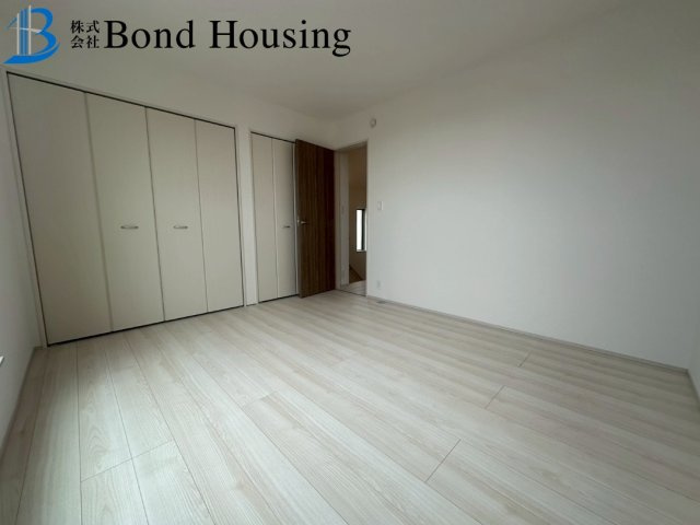 「小学校徒歩13分」「お車並列2台可」桃山台3丁目 1号棟の洋室