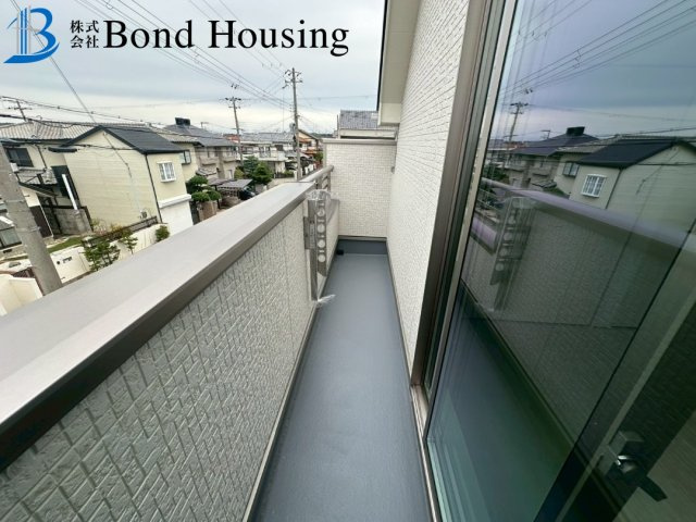 「小学校徒歩13分」「お車並列2台可」桃山台3丁目 1号棟のバルコニー