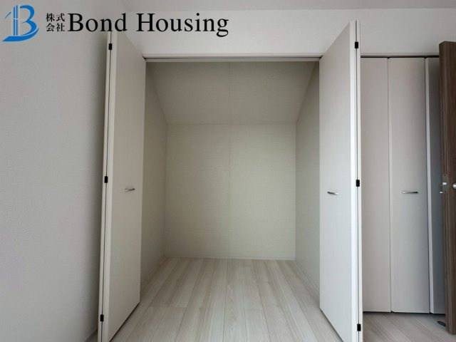 「小学校徒歩13分」「お車並列2台可」桃山台3丁目 1号棟の収納