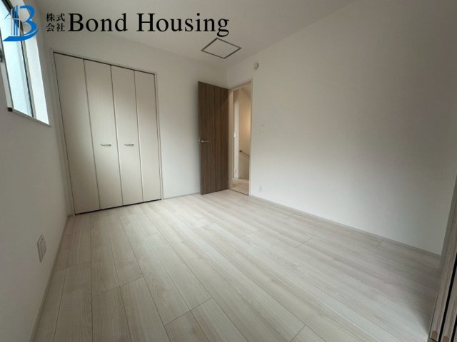 「小学校徒歩13分」「お車並列2台可」桃山台3丁目 1号棟の洋室