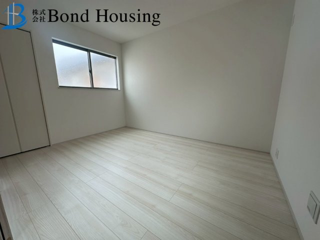 「小学校徒歩13分」「お車並列2台可」桃山台3丁目 1号棟の洋室
