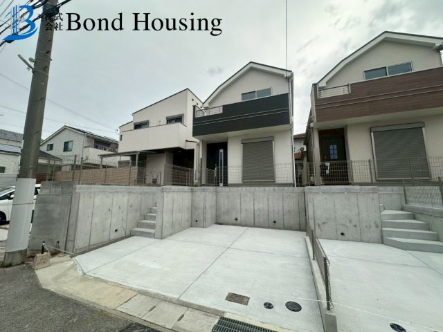 「小学校徒歩13分」「お車並列2台可」桃山台3丁目 1号棟の駐車場