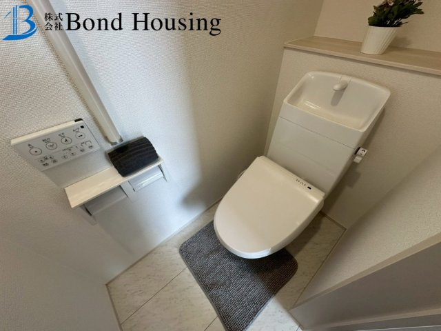 「小学校徒歩13分」「お車並列2台可」桃山台3丁目 1号棟のトイレ