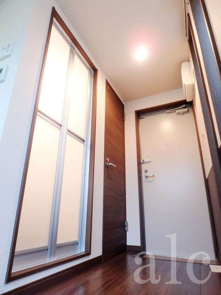 アーバンプレイス落合Ⅳ（フォー）の玄関|統一感のある室内内装です。