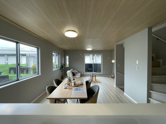 「ららぽーと横浜」徒歩圏のリノベーション戸建！【都筑区佐江戸町】の居間・リビング