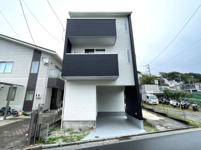 「ららぽーと横浜」徒歩圏のリノベーション戸建！【都筑区佐江戸町】の外観|きれいな外観です