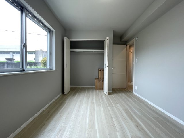 「ららぽーと横浜」徒歩圏のリノベーション戸建！【都筑区佐江戸町】の洋室|使い勝手のいい洋室です