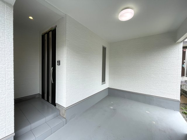 「ららぽーと横浜」徒歩圏のリノベーション戸建！【都筑区佐江戸町】のエントランス