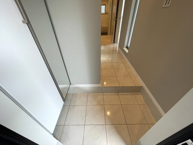 「ららぽーと横浜」徒歩圏のリノベーション戸建！【都筑区佐江戸町】の玄関|玄関です