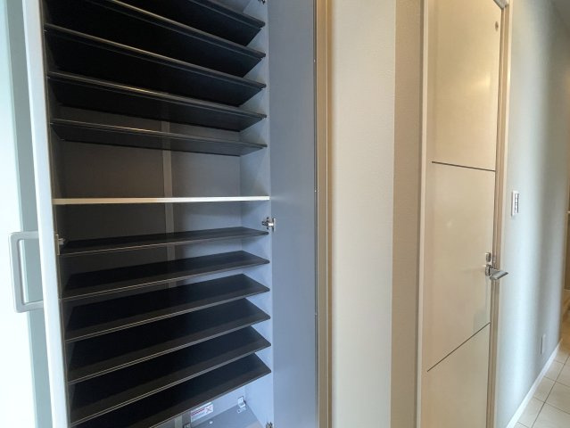 「ららぽーと横浜」徒歩圏のリノベーション戸建！【都筑区佐江戸町】の収納|たっぷりとした収納スペースです