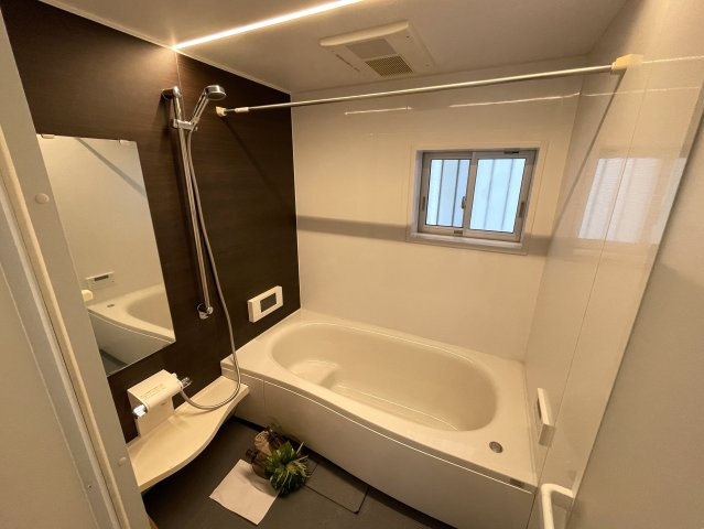 「ららぽーと横浜」徒歩圏のリノベーション戸建！【都筑区佐江戸町】の浴室|日々の疲れを癒すお風呂付です