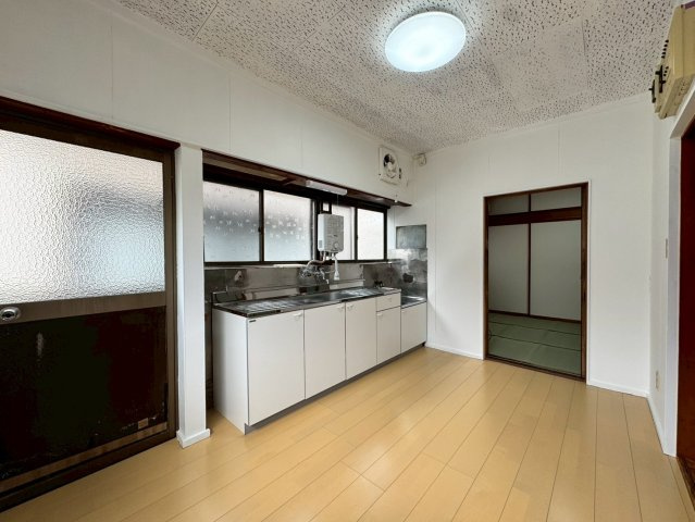 船江町貸家の居間・リビング