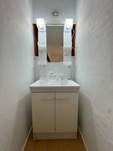 船江町貸家の洗面所