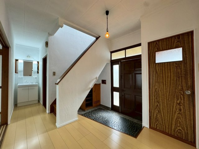 船江町貸家の玄関