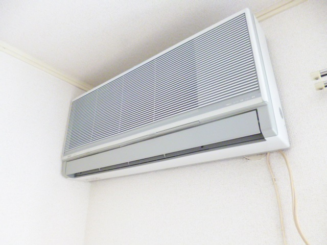 カーサビアンカの設備|レトロなエアコンです♪